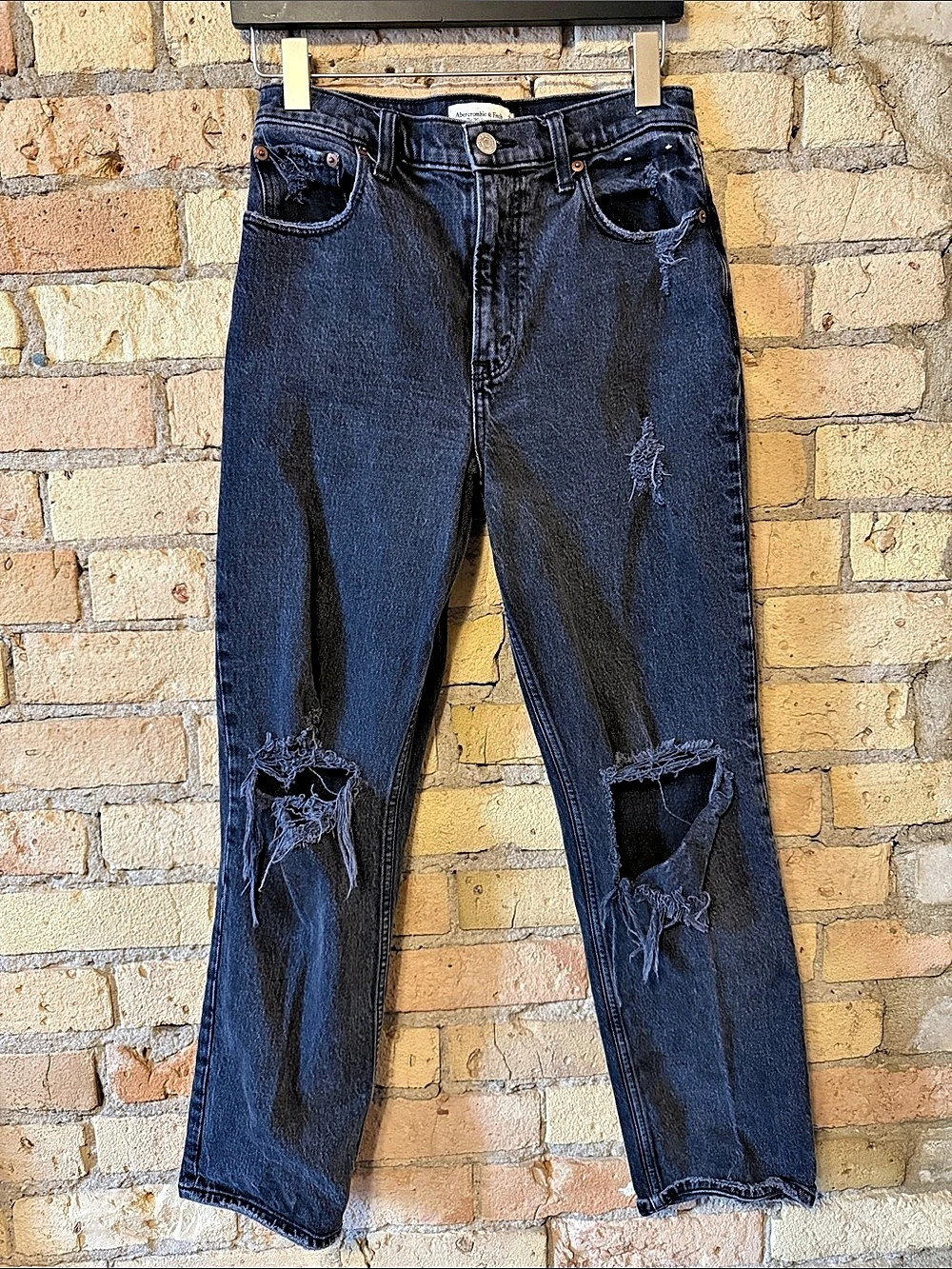 Abercrombie & Fitch The 90's Straight Ultra High Rise Distressed Jeans in Black